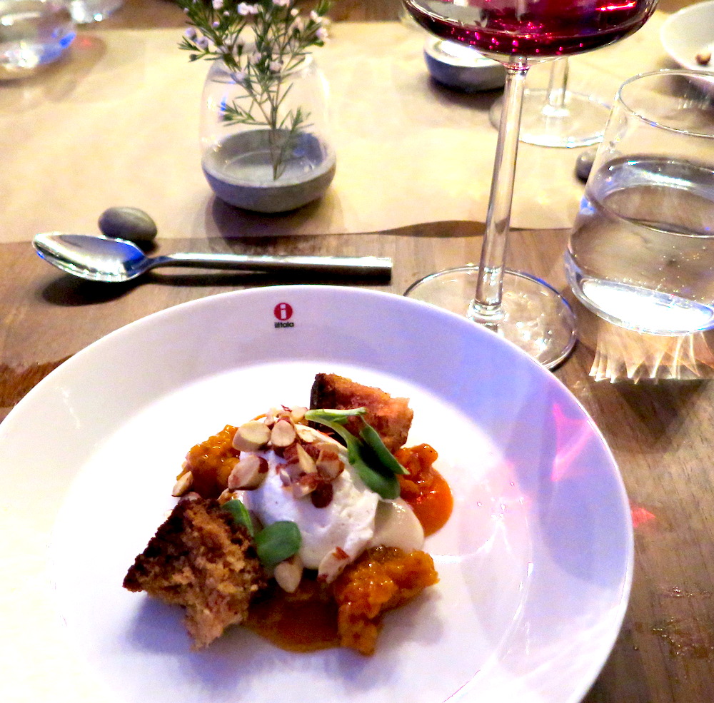 Cloudberries with mousse and almonds © MRNY