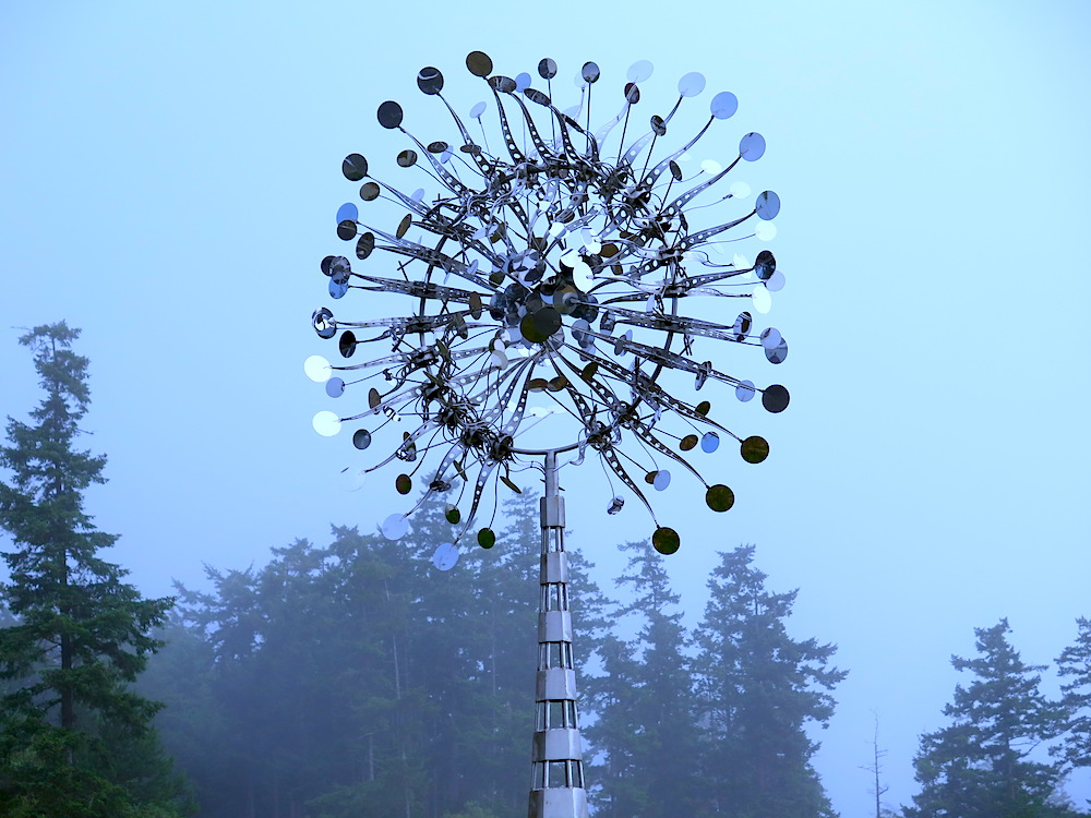 Anthony Howe's sculpture “Beeku” resembles a stainless steel sundial, with scores of steel disks that spin with the wind. ©MRNY 