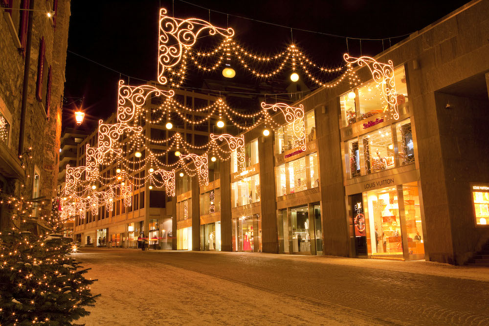 Christmas illuminations in the shopping street of Via Serlas in St. Moritz, with fine designer boutiques. ©ENGADIN St. Moritz By-line: swiss-image.ch/Christof Sonderegger