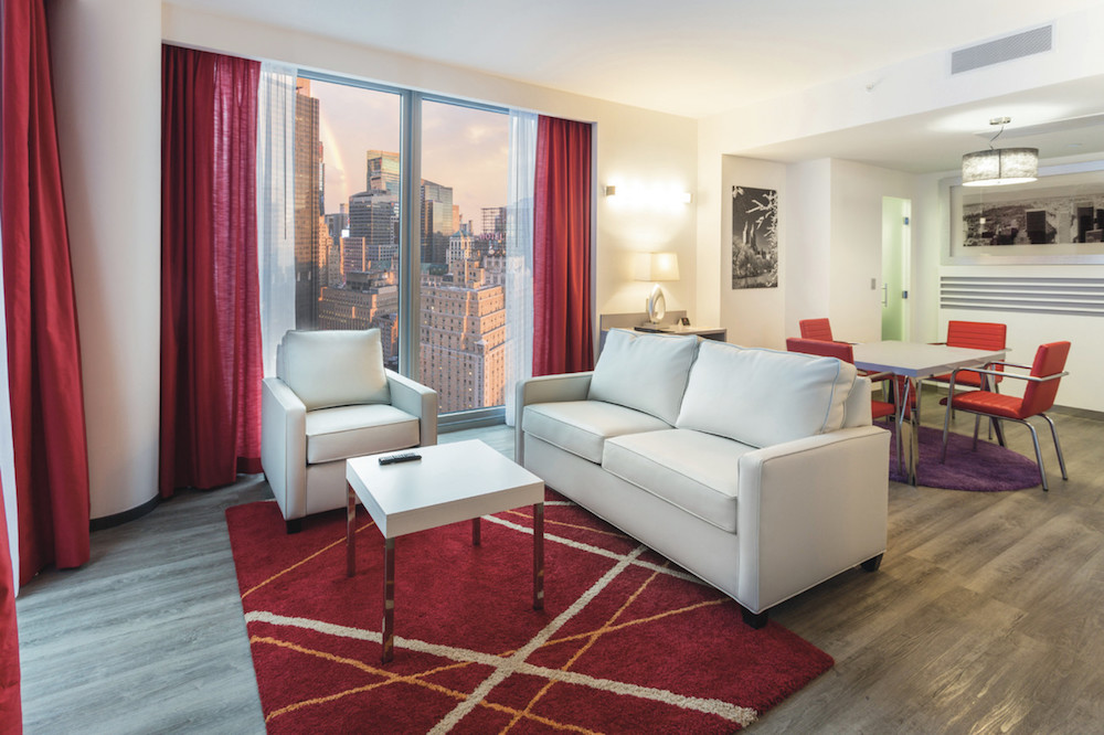 The 28th-floor Presidential Suite atop RIU Plaza New York Times Square ©MRNY