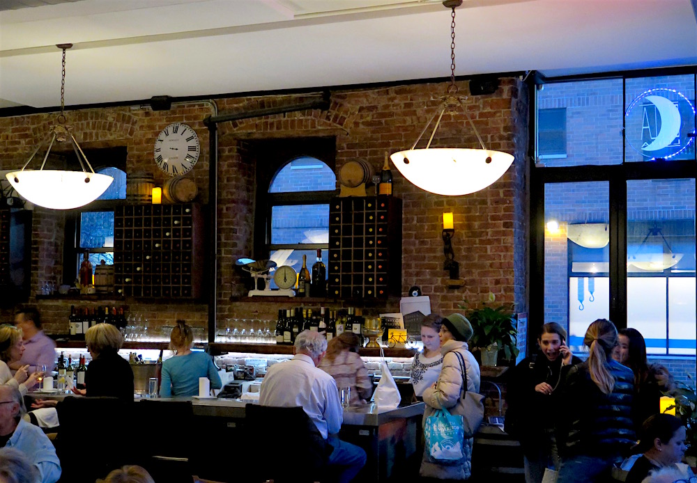 Bella Luna at its new location on 88th and Columbus Avenue (photo by ©MRNY)