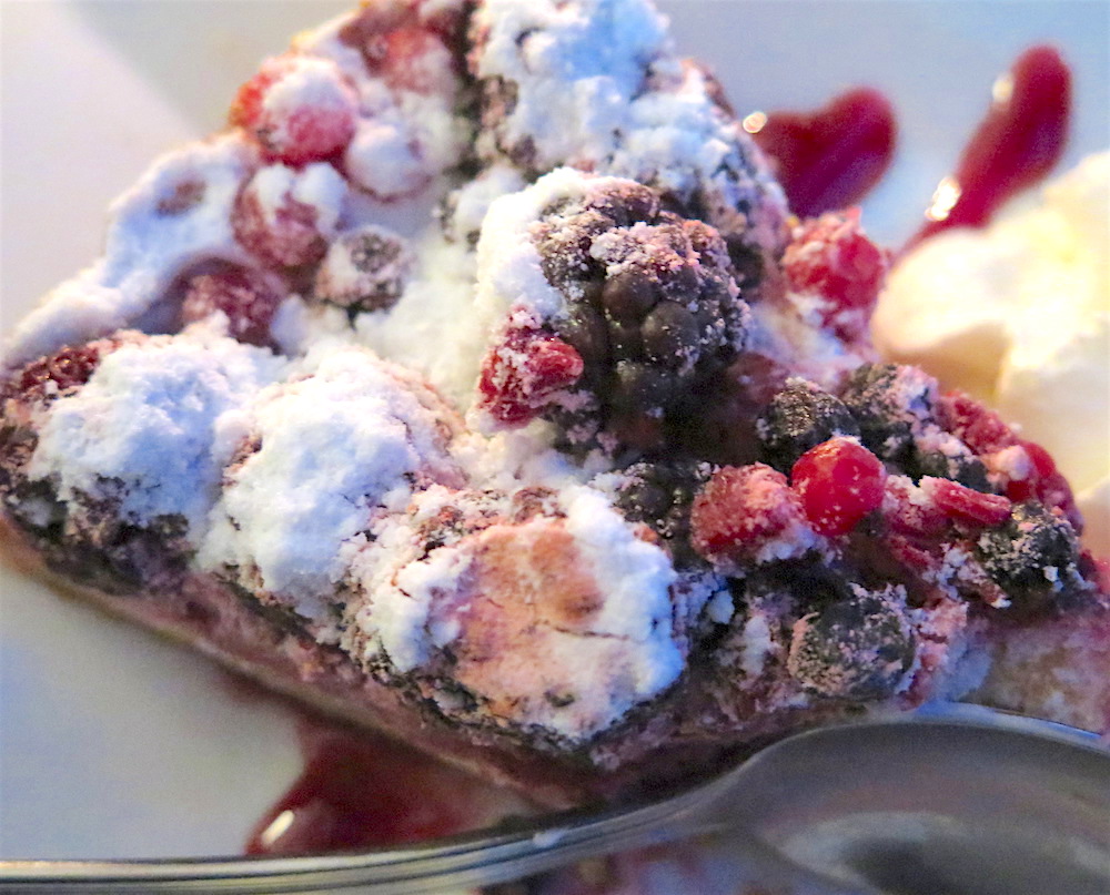 Mixed berry crostata at Bella Luna ©MRNY
