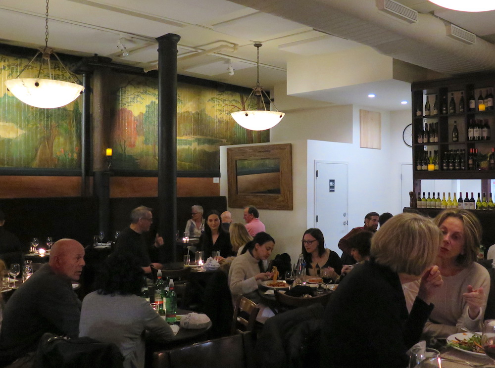 Bella Luna dining room with its restored Prohibition-era mural (photo by ©MRNY)